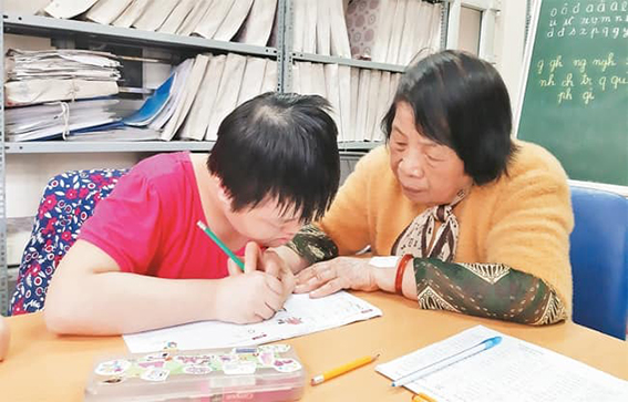 Bà giáo tuổi 80